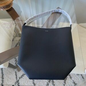 NWOT N/S Large Leather Tote in Black